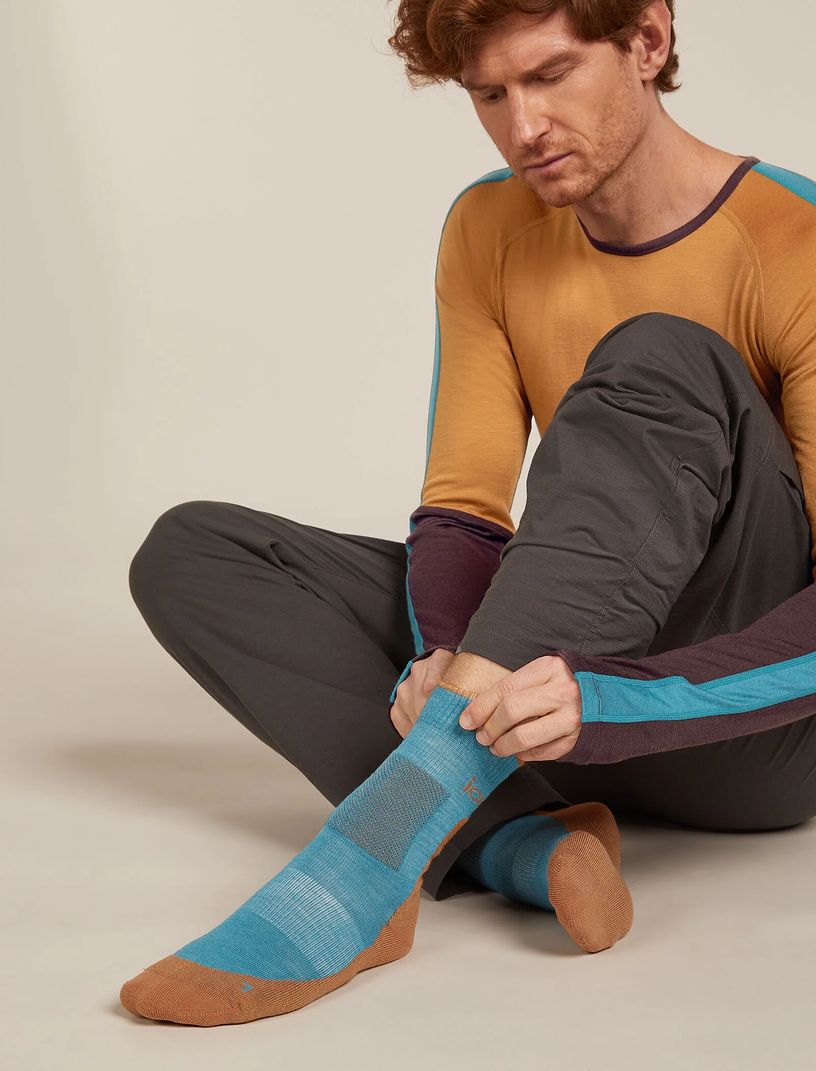 Men’s Merino Hike+ Medium Crew Socks - Image 2