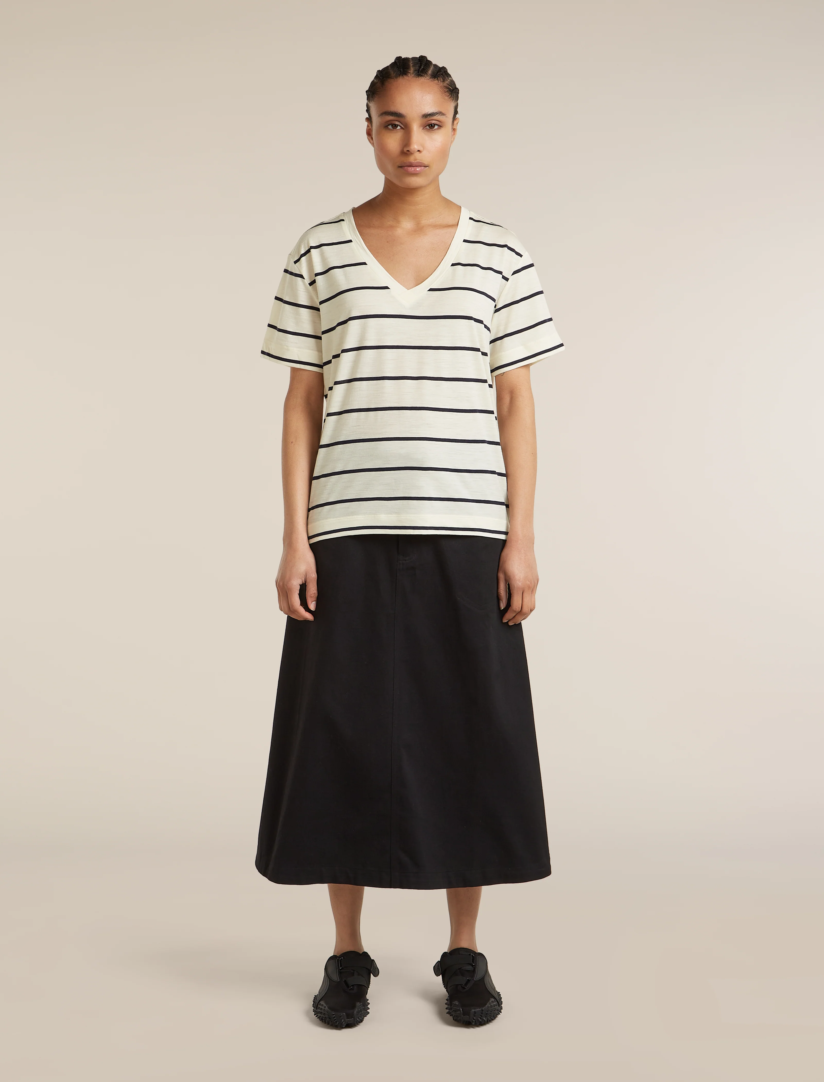 Women’s Merino 150 Tech Lite Short Sleeve Relaxed V Neck T-Shirt - Image 3