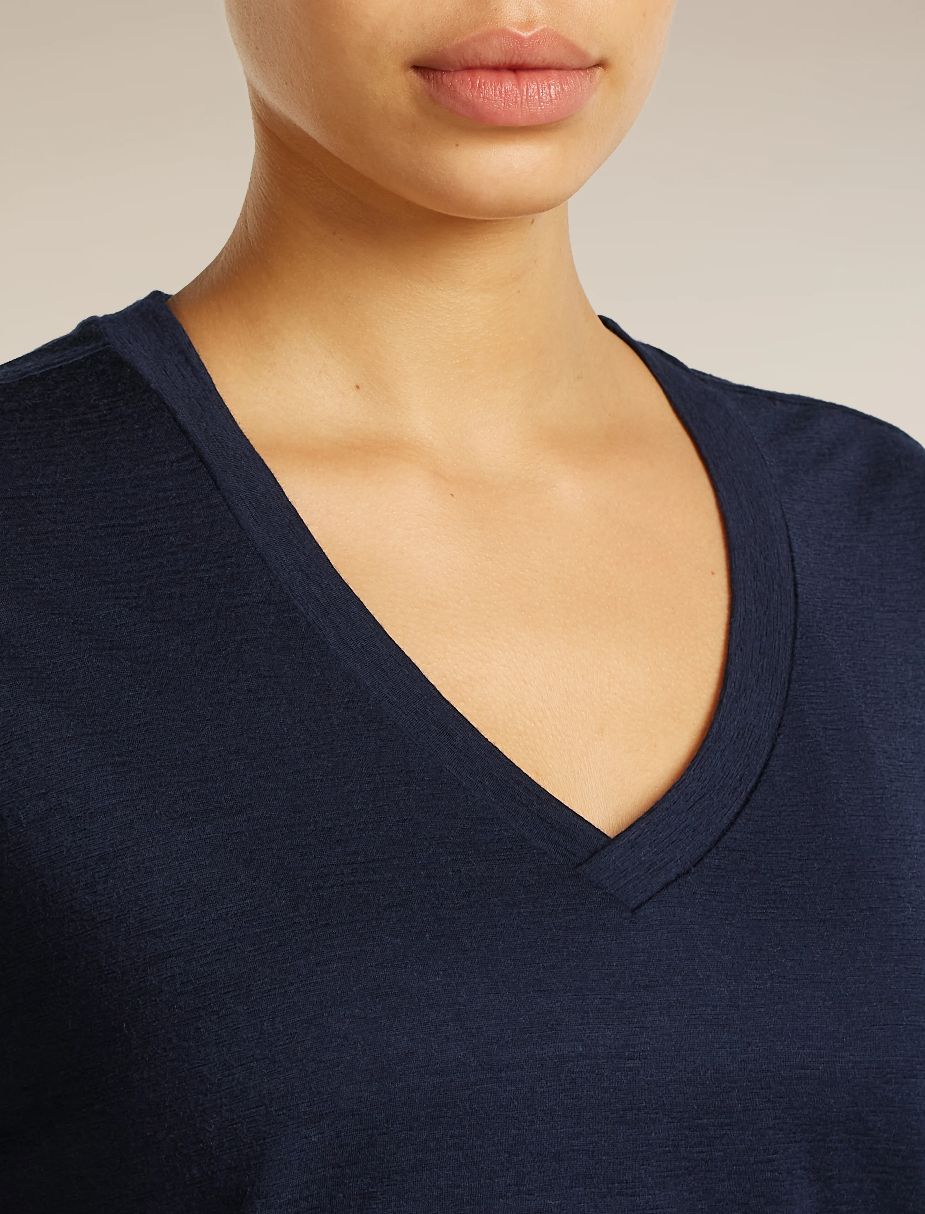 Women’s Merino 150 Tech Lite Short Sleeve Relaxed V Neck T-Shirt - Image 8