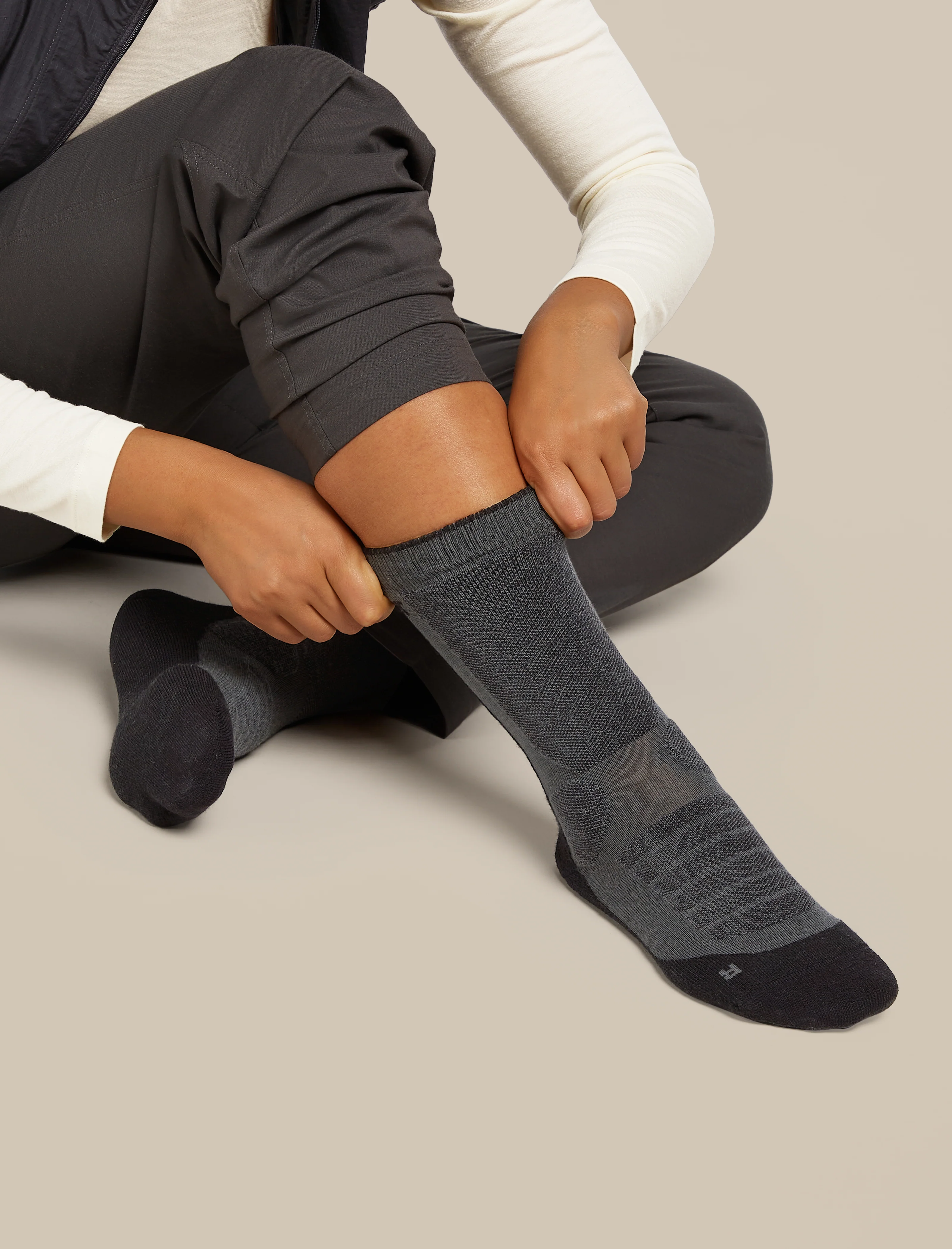 Women’s Merino Hike+ Heavy Crew Socks - Image 2