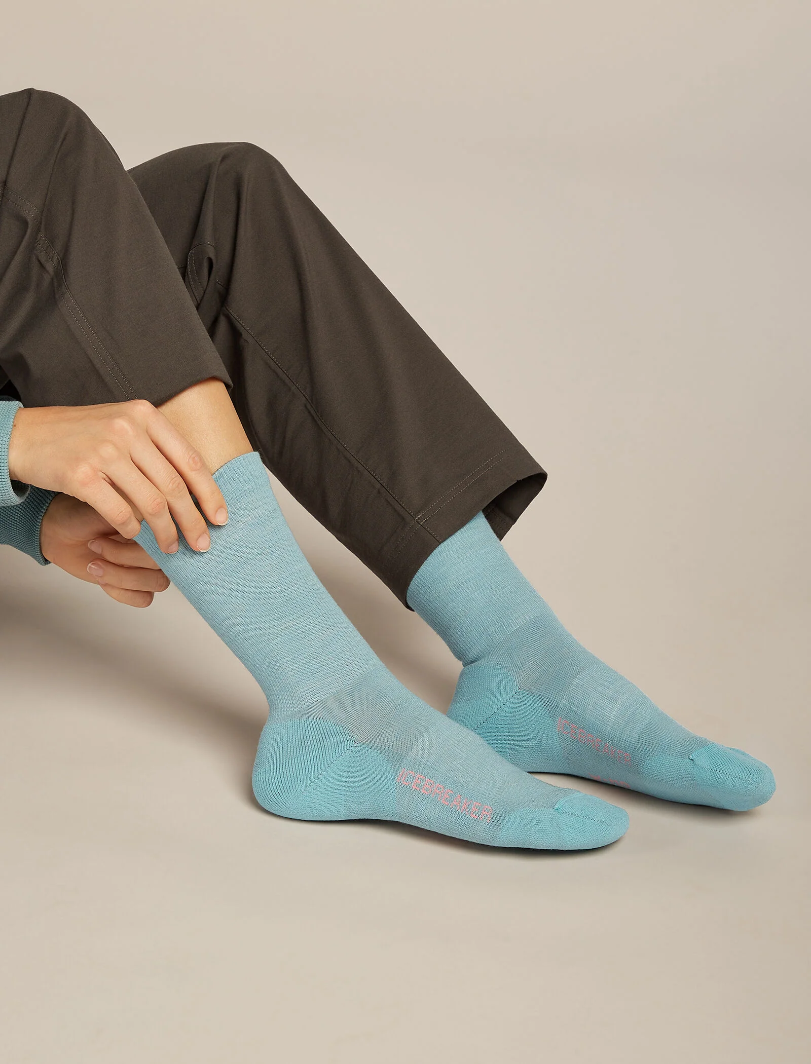 Women’s Merino Lifestyle Light Crew Socks - Image 2